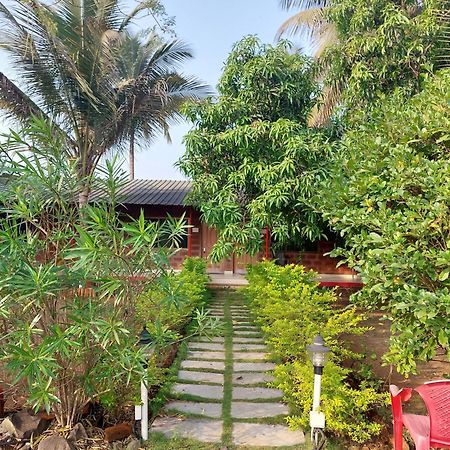 Prajakta Rest House Alībāg Camera foto