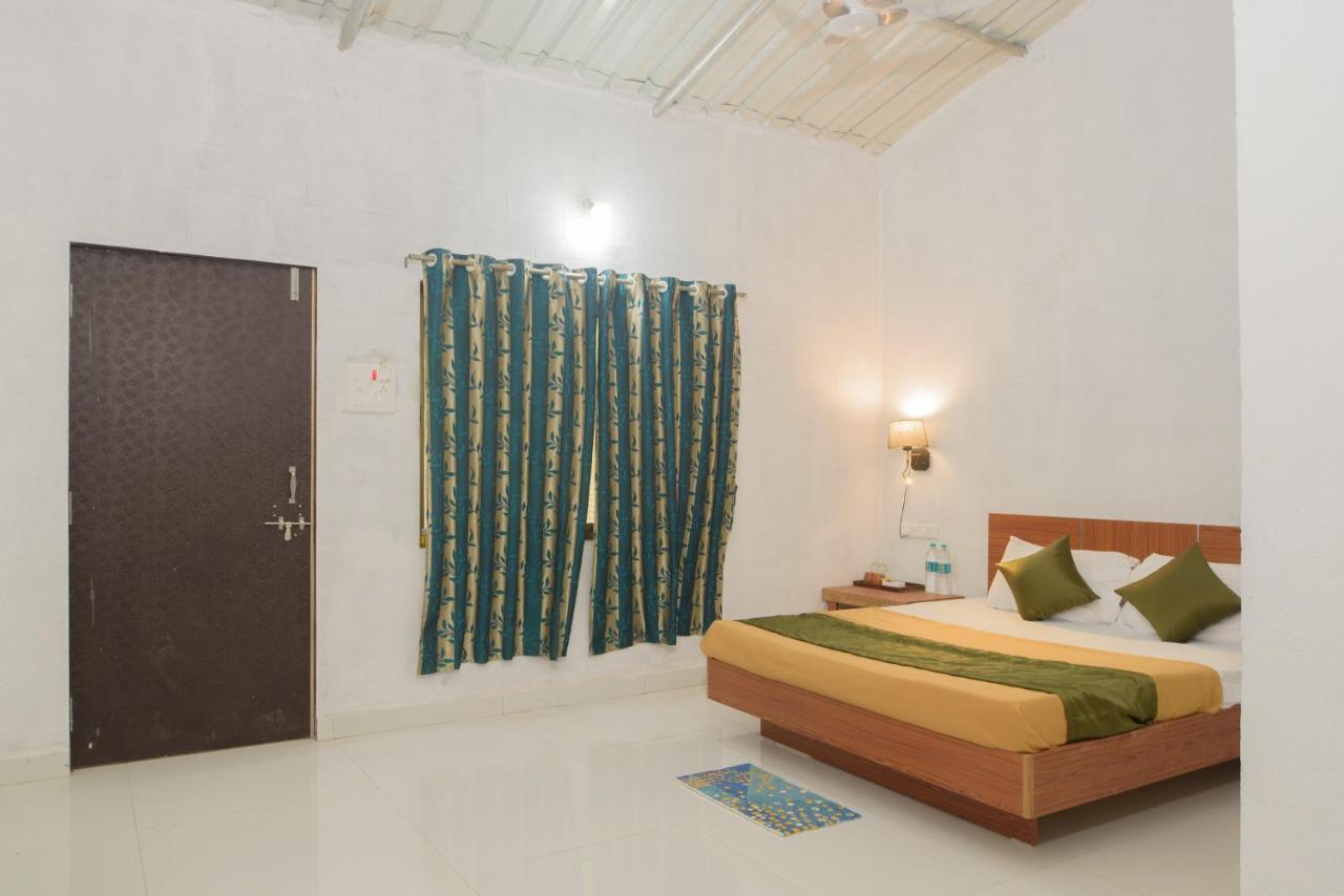 Prajakta Rest House Alībāg Esterno foto