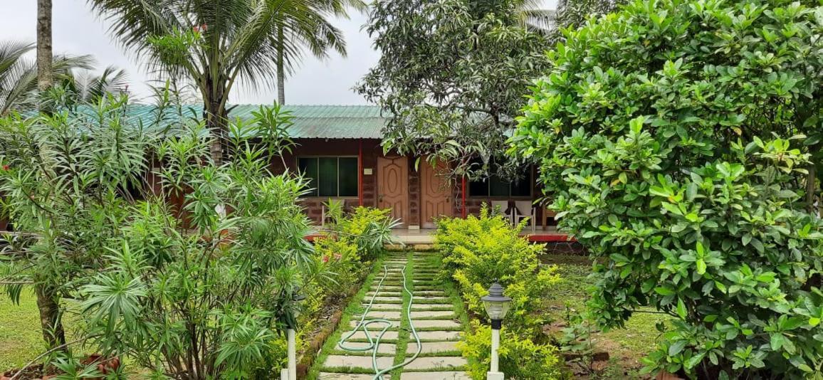 Prajakta Rest House Alībāg Esterno foto