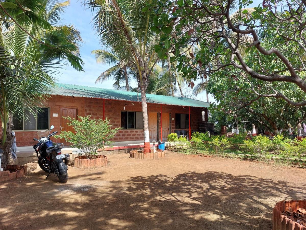Prajakta Rest House Alībāg Camera foto
