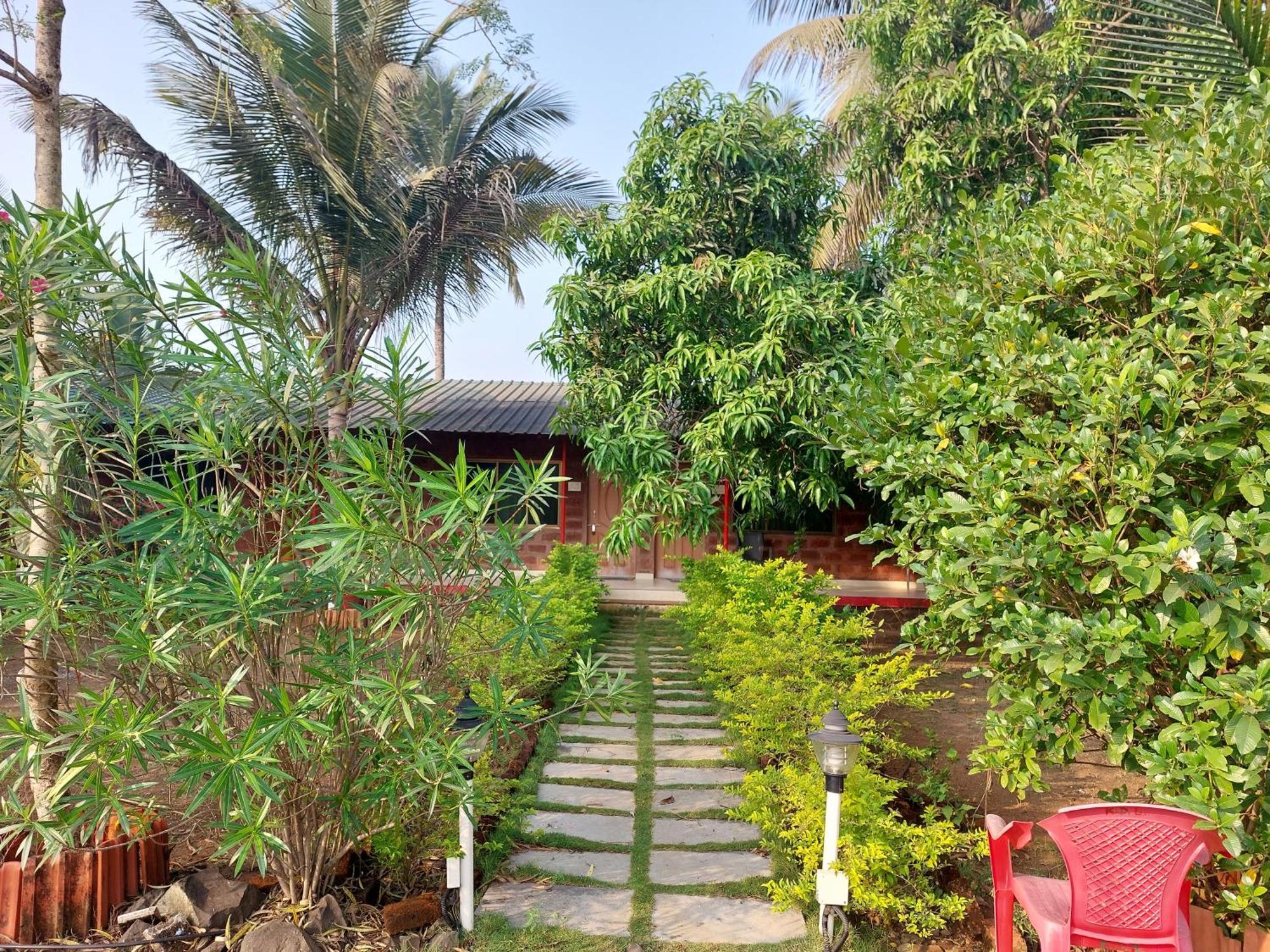Prajakta Rest House Alībāg Camera foto