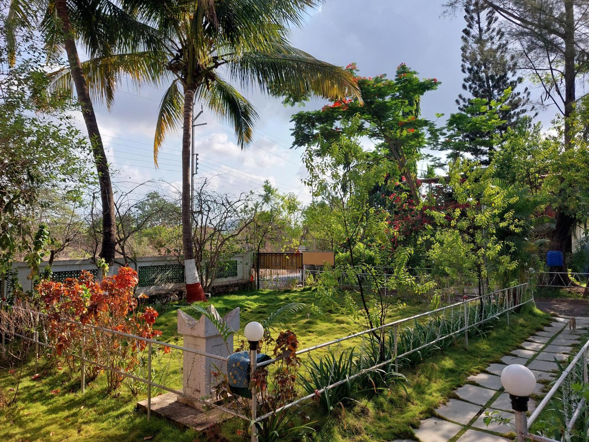 Prajakta Rest House Alībāg Camera foto