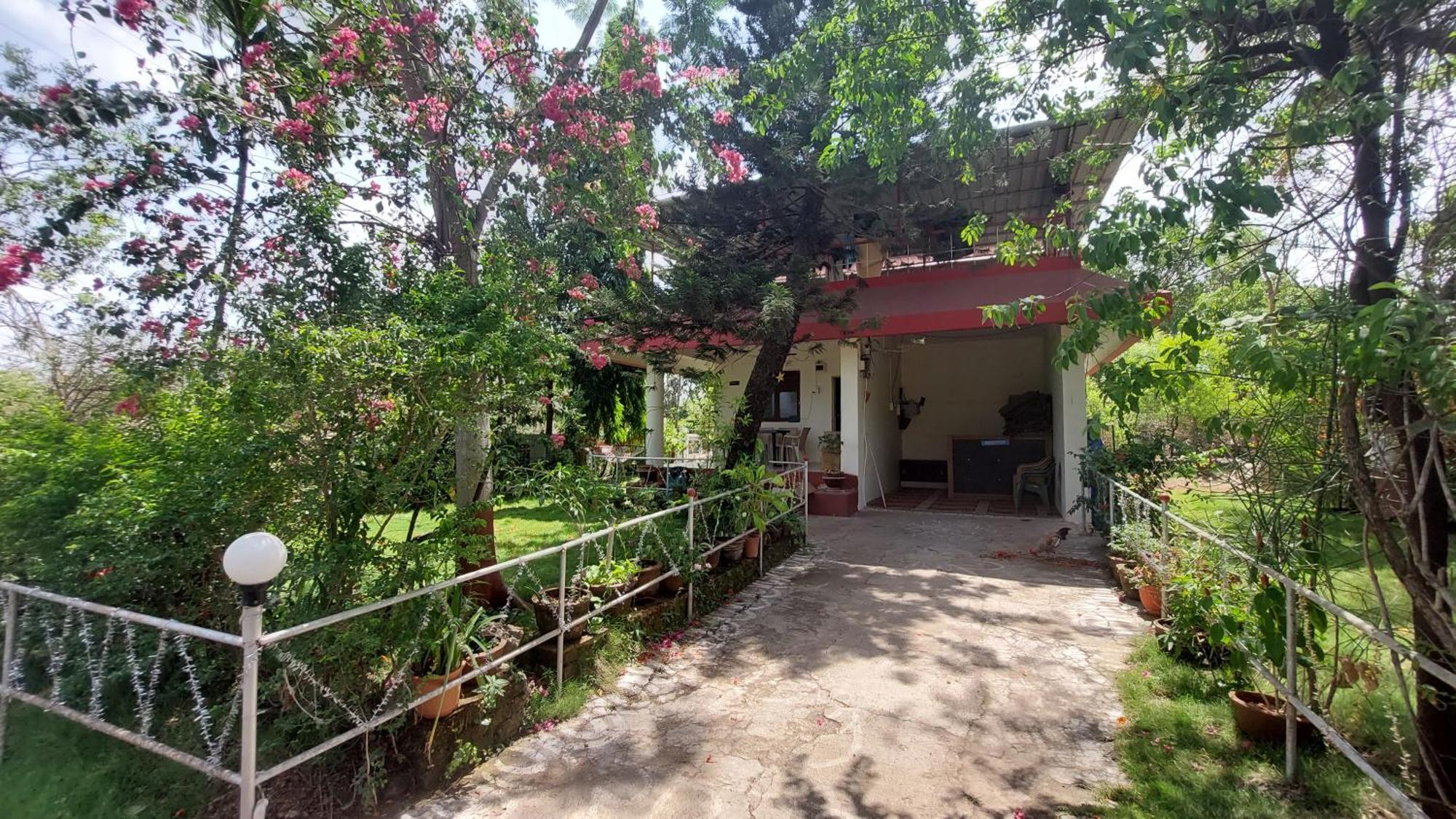 Prajakta Rest House Alībāg Camera foto